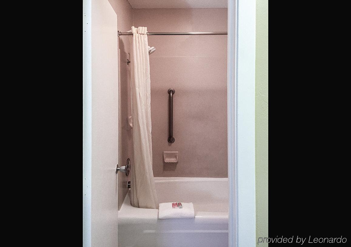 Hotel Rodeway West Dodge 2*